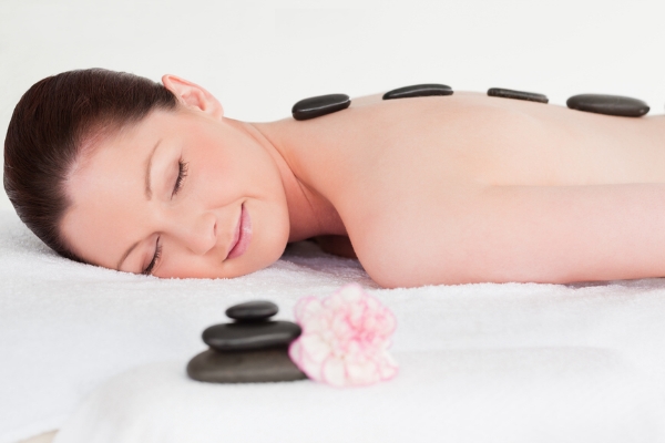 Hot stones Massage heisse Steine Entspannung Muskeln